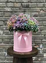 Цветочная композиция из Гипсофила и Розы в шляпной коробке в Пустошке