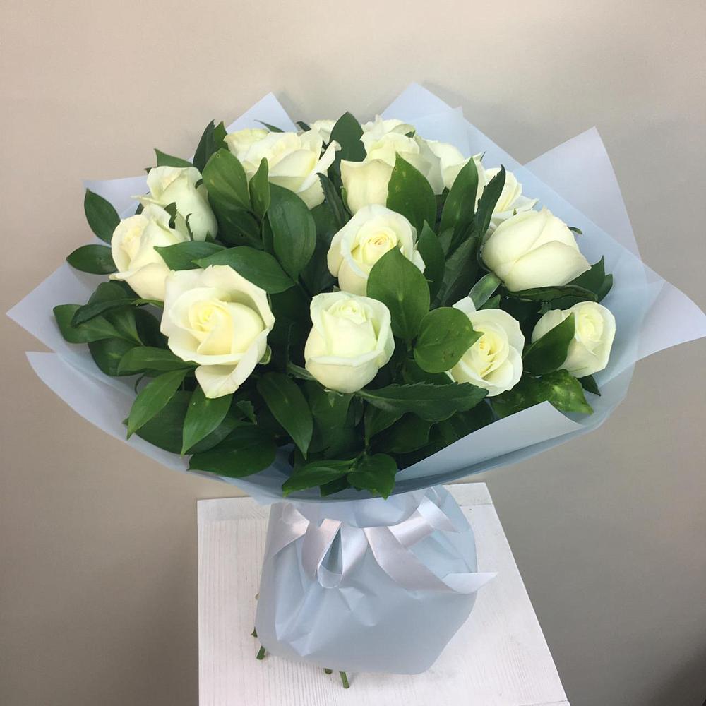 Букет 15 Белых роз Проуд в Пустошке