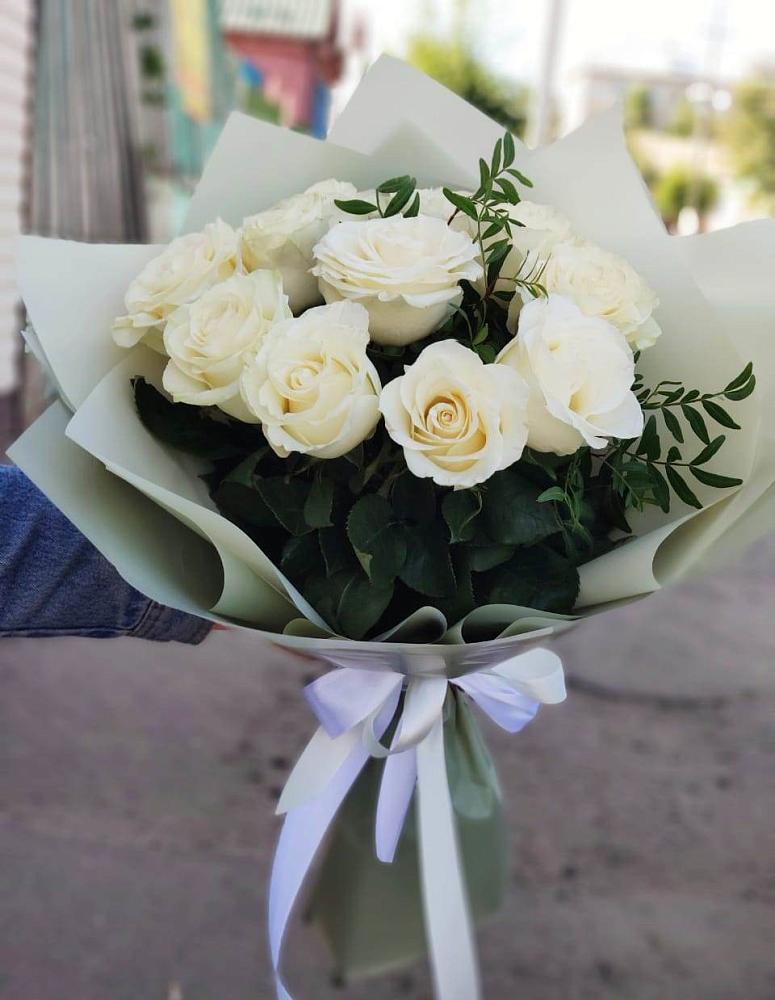 Букет Белые розы Проуд в Пустошке