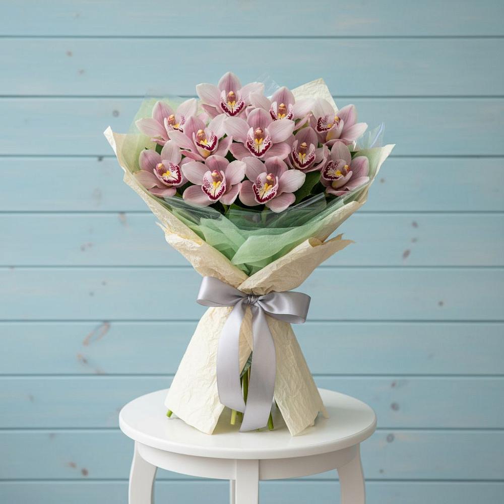 Букет цветов из: Орхидеи и Розы в Пустошке