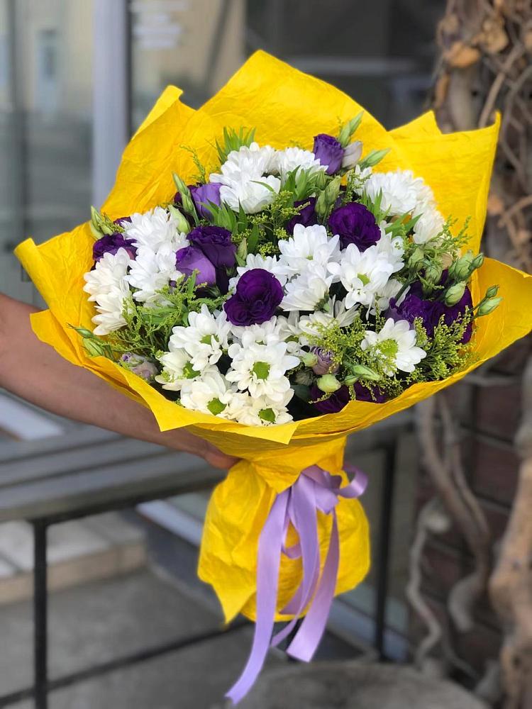 Букет цветов из: Ирисы, Хризантемы и Ромашки в Пустошке