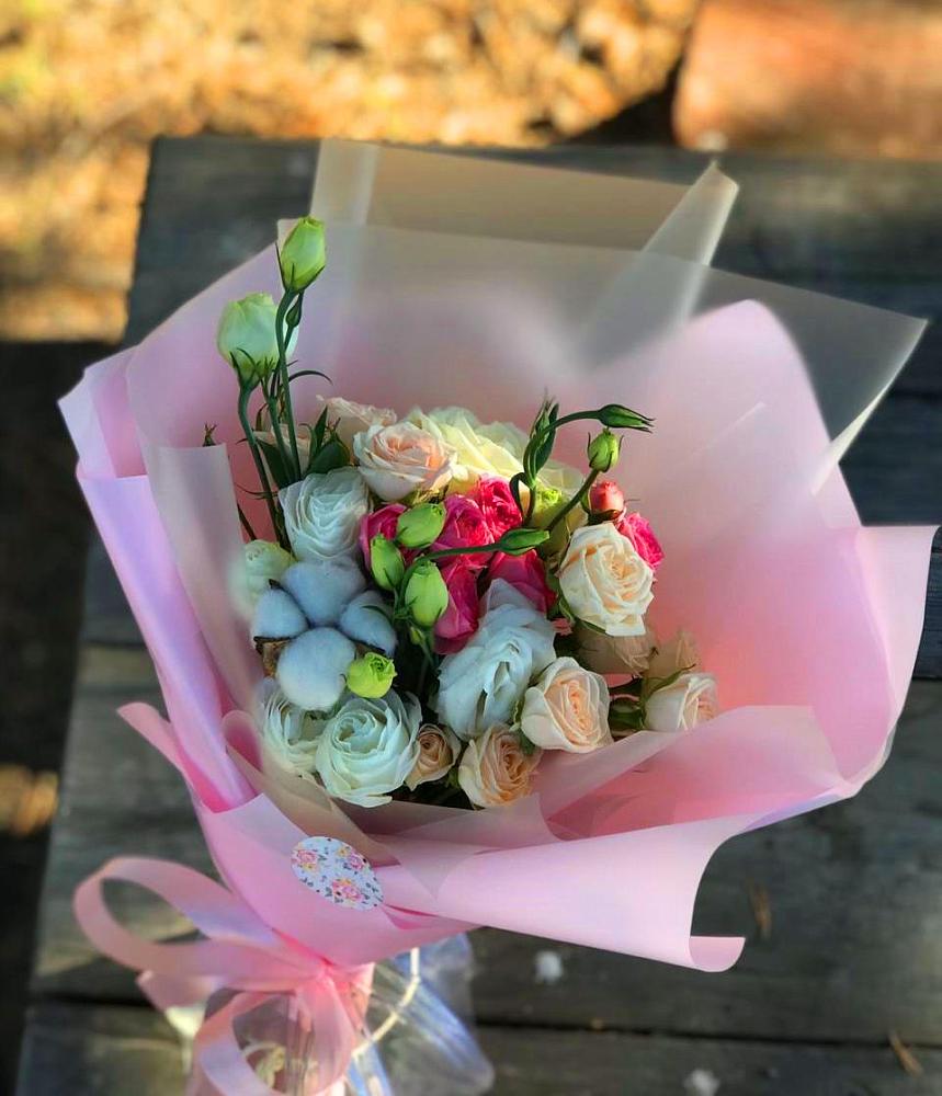 Букет цветов из: Розы и Лизиантусы в Пустошке