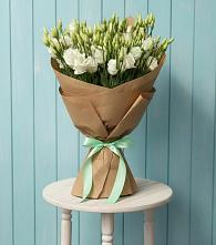 Букет цветов из:  Лизиантусы в Пустошке