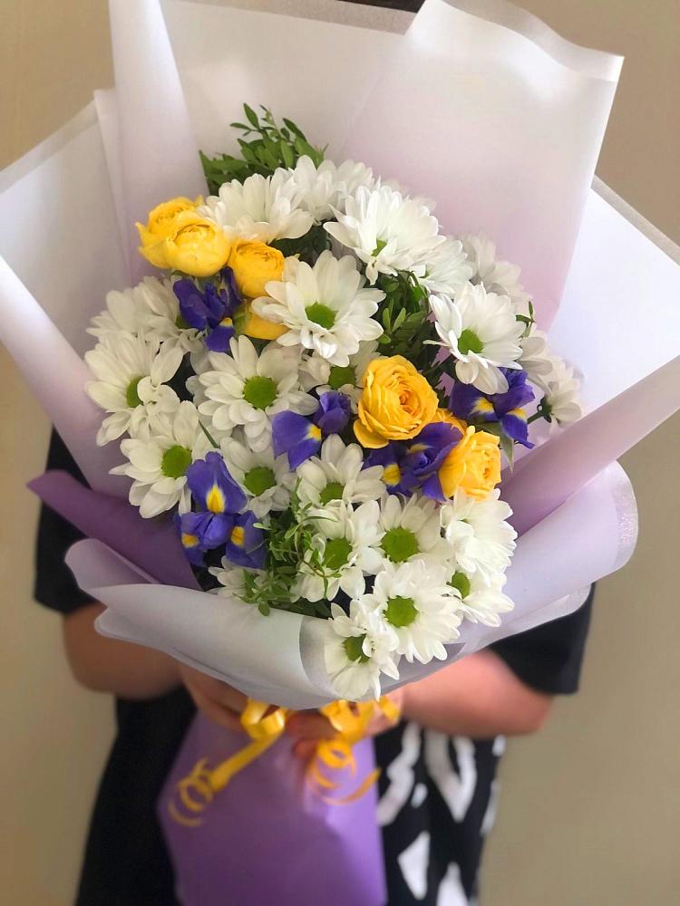 Букет цветов из: Ирисы, Хризантемы и Розы в Пустошке
