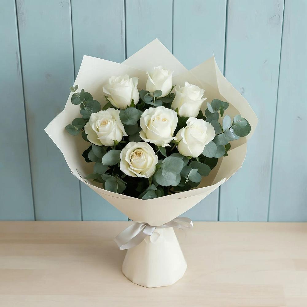 Букет Белые розы в Эвкалипте в Пустошке