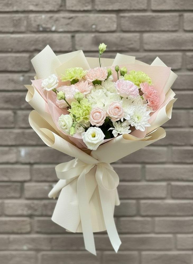 Букет цветов из: Гвоздики, Розы, Лизиантусы и Хризантемы в Пустошке