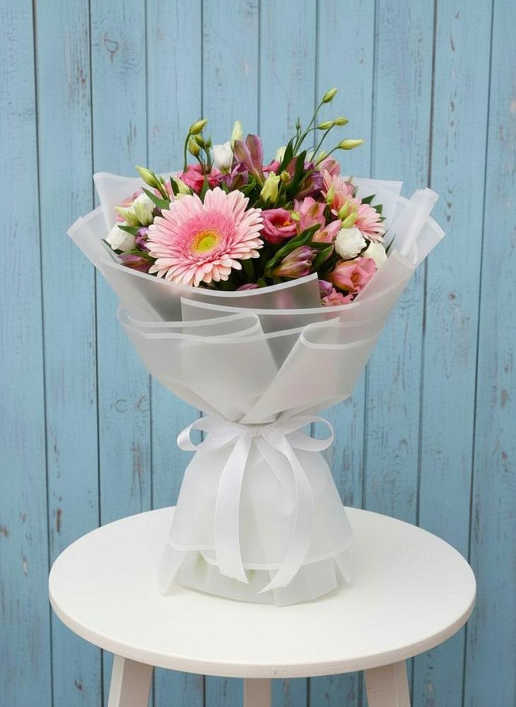 Букет цветов из: Герберы, Альстромерии и Лизиантусы в Пустошке