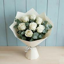 Букет Белые розы в Эвкалипте в Пустошке
