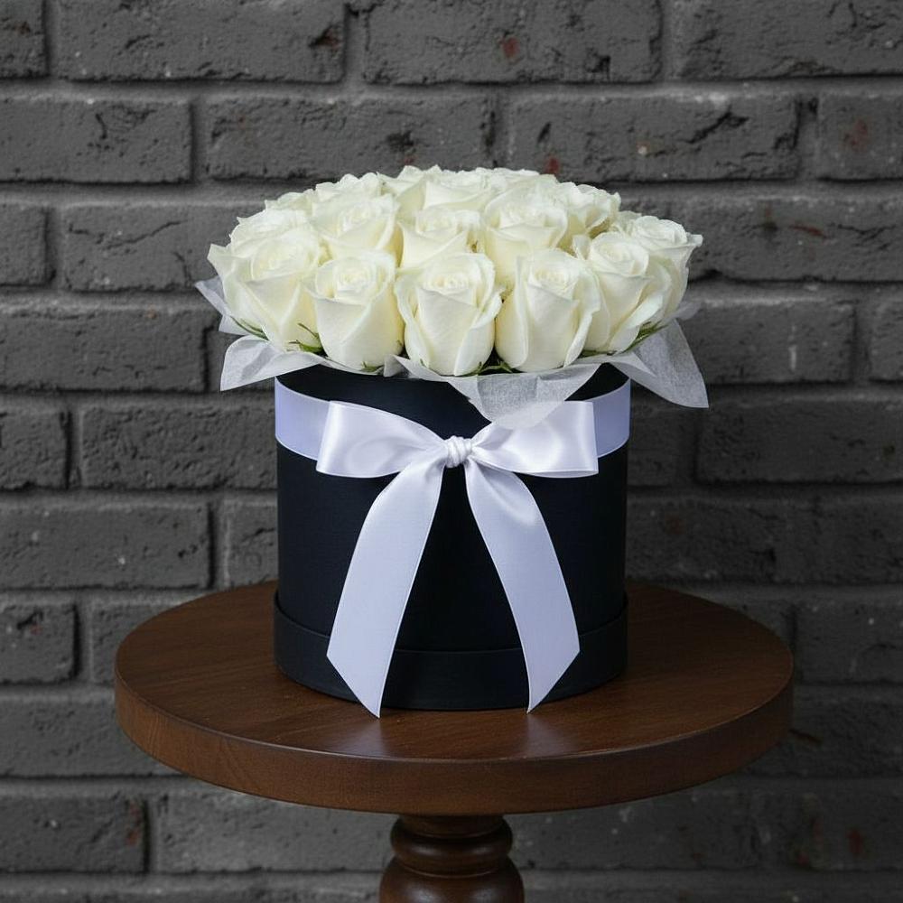 Цветочная композиция из Розы в шляпной коробке в Пустошке