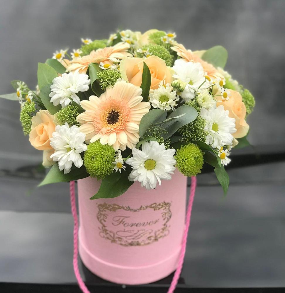 Цветочная композиция из Розы, Герберы и Хризантемы в шляпной коробке в Пустошке