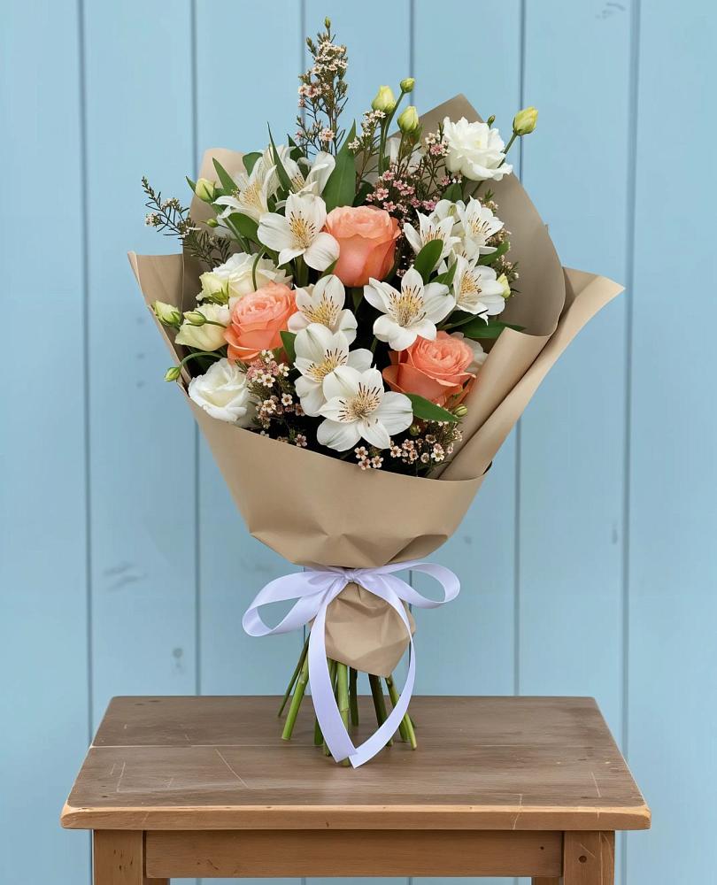 Букет цветов из: Альстромерии, Лизиантусы, Розы и Хризантемы в Пустошке