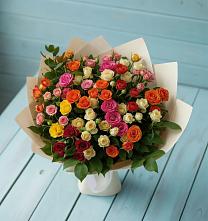 Букет Микс из разноцветных кустовых роз в Пустошке